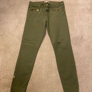 Banana Republic pants. Size 28. Olive green. Excellent condition.